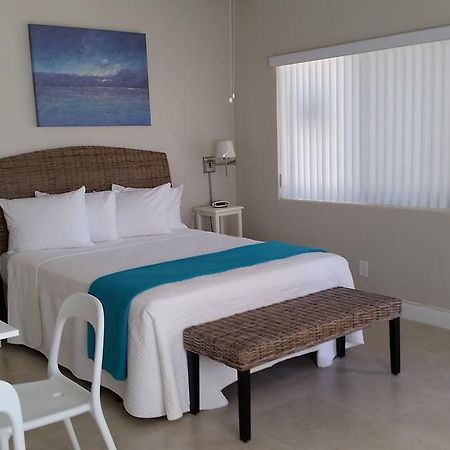 Hollywood Broadwalk Oceanside Hotel Rum bild