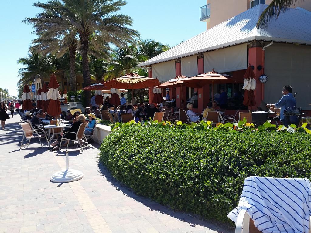 Hollywood Broadwalk Oceanside Hotel Rum bild