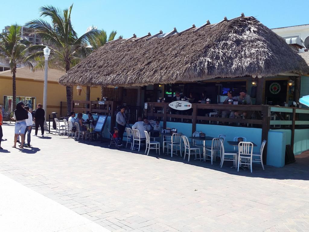 Hollywood Broadwalk Oceanside Hotel Rum bild