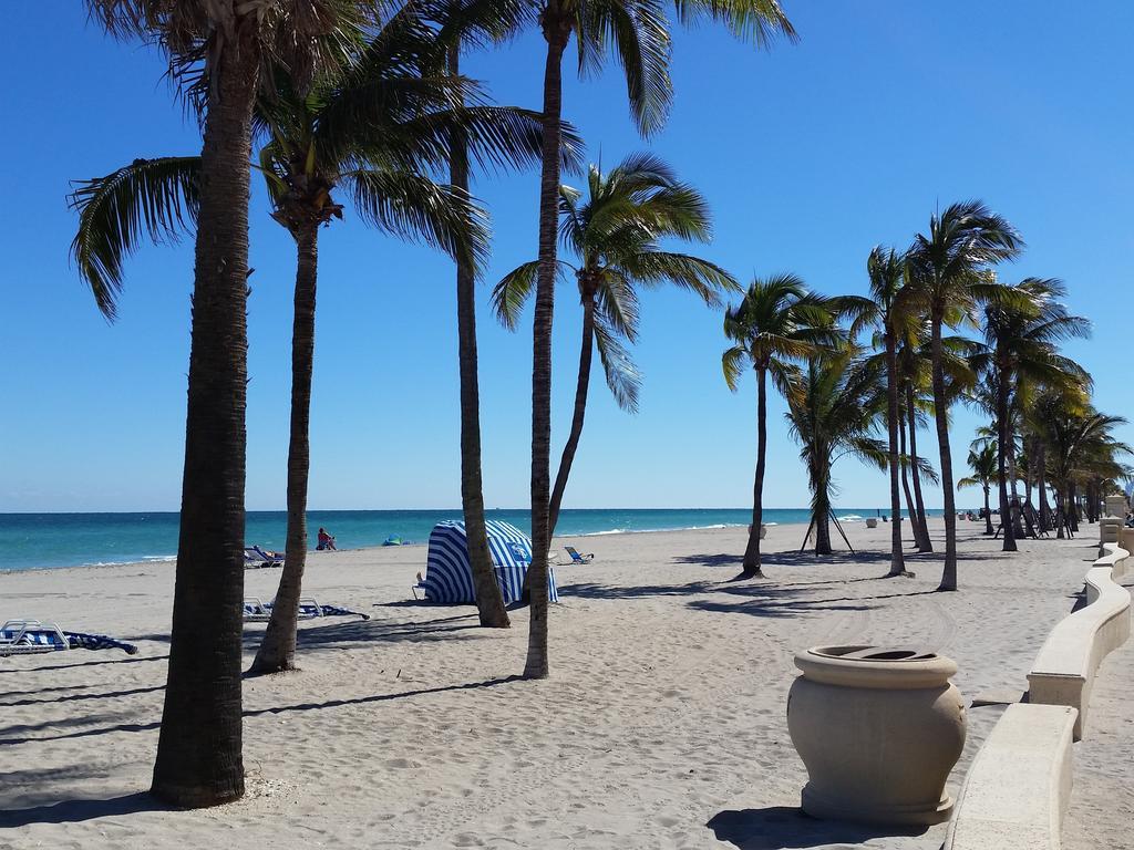 Hollywood Broadwalk Oceanside Hotel Rum bild